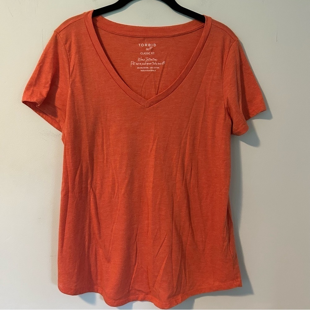 Torrid Classic Fit Orange Short Sleeve V-Neck T-Shirt Size 00